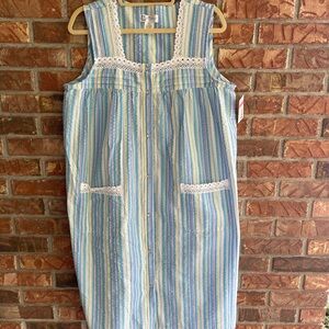 Vintage NWT Striped Seersucker House Coat with Snaps and Lace Pocket Detail